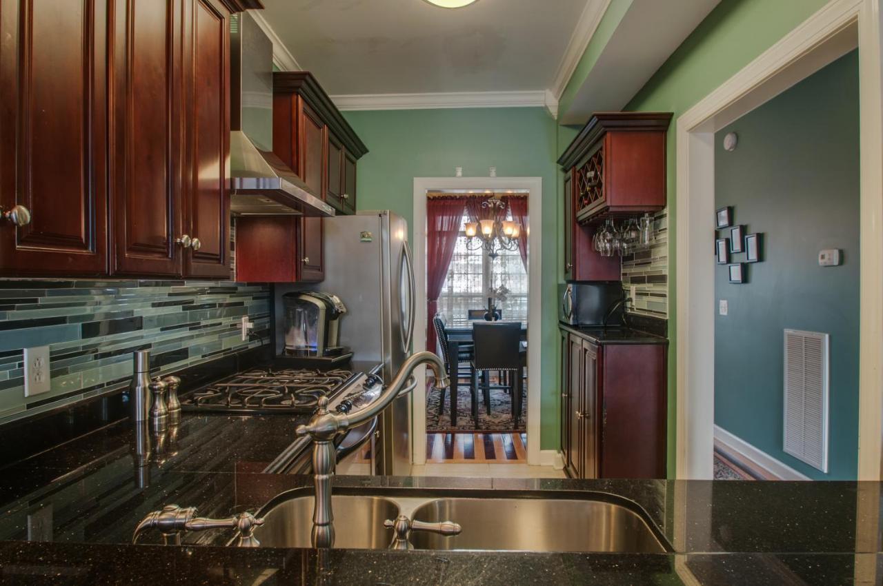 Vacation Home 5 Mins To Down Town 2 Bedrooms 2 Baths Garden Area Hot Tub Nashville Exterior photo