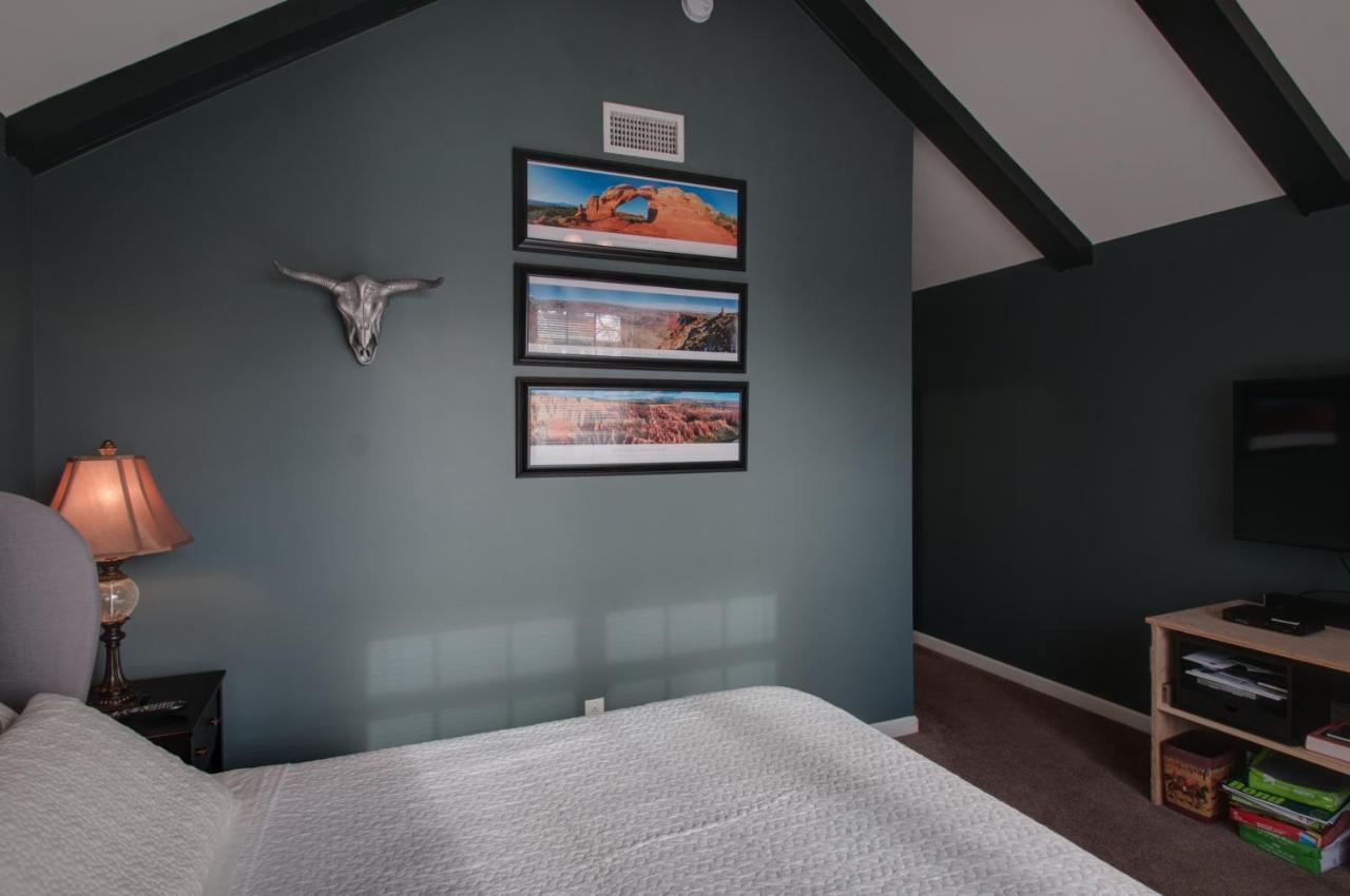 Vacation Home 5 Mins To Down Town 2 Bedrooms 2 Baths Garden Area Hot Tub Nashville Exterior photo