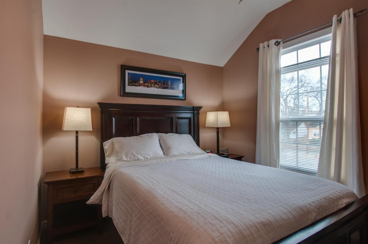 Vacation Home 5 Mins To Down Town 2 Bedrooms 2 Baths Garden Area Hot Tub Nashville Exterior photo
