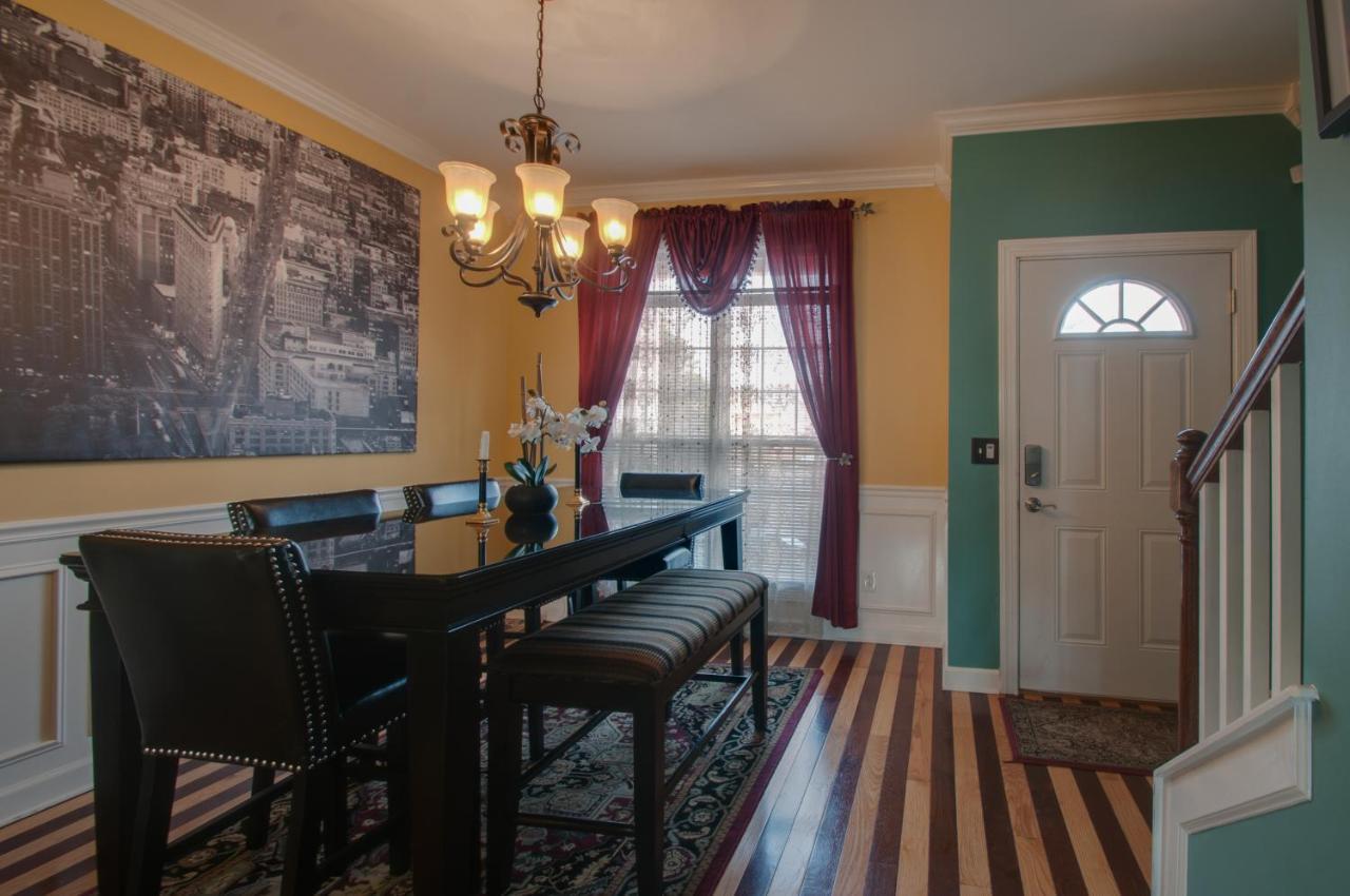 Vacation Home 5 Mins To Down Town 2 Bedrooms 2 Baths Garden Area Hot Tub Nashville Exterior photo