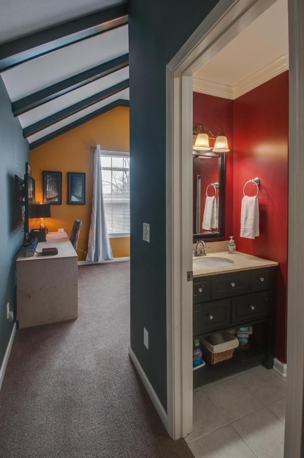 Vacation Home 5 Mins To Down Town 2 Bedrooms 2 Baths Garden Area Hot Tub Nashville Exterior photo