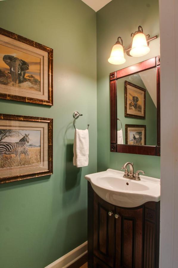 Vacation Home 5 Mins To Down Town 2 Bedrooms 2 Baths Garden Area Hot Tub Nashville Exterior photo