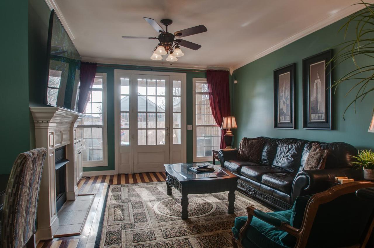 Vacation Home 5 Mins To Down Town 2 Bedrooms 2 Baths Garden Area Hot Tub Nashville Exterior photo