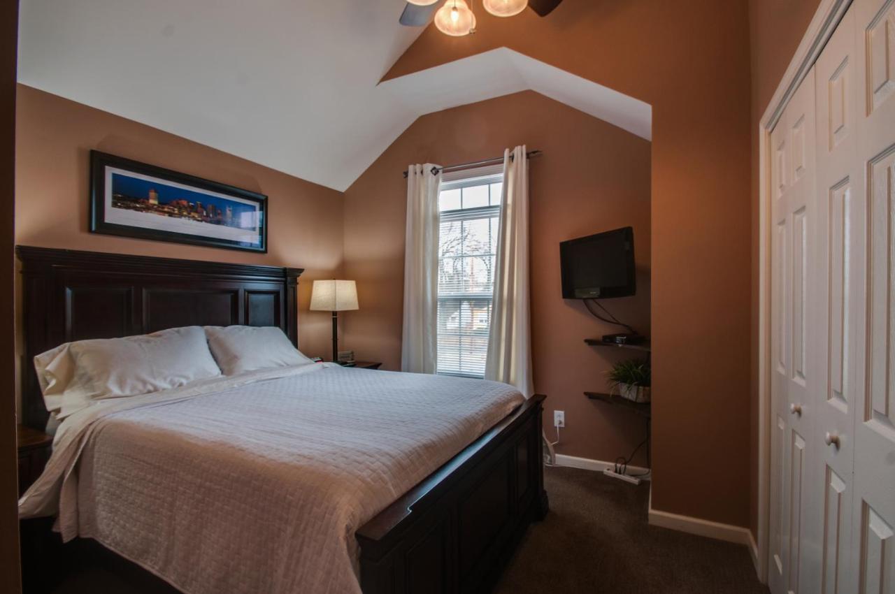 Vacation Home 5 Mins To Down Town 2 Bedrooms 2 Baths Garden Area Hot Tub Nashville Exterior photo