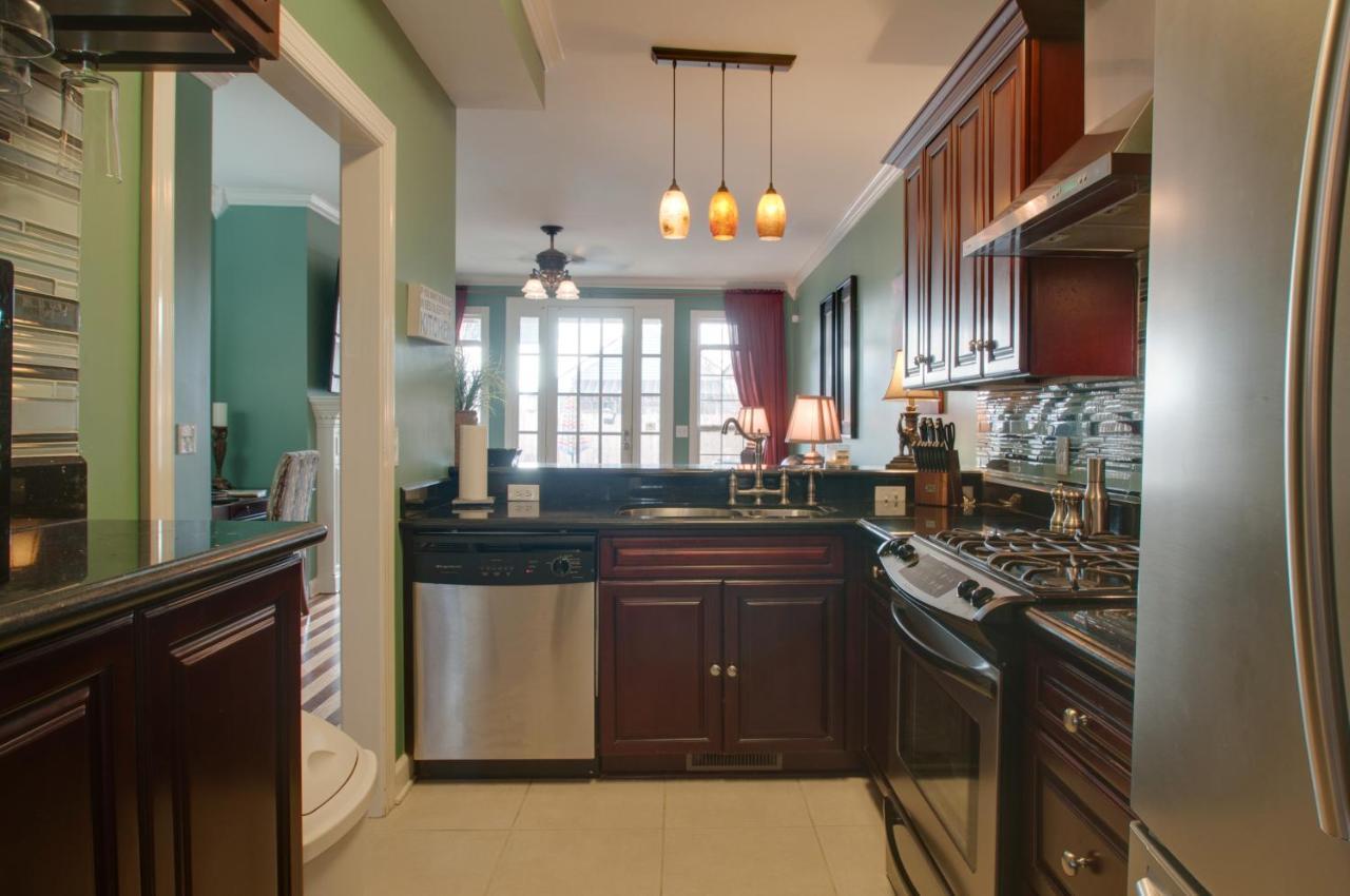 Vacation Home 5 Mins To Down Town 2 Bedrooms 2 Baths Garden Area Hot Tub Nashville Exterior photo